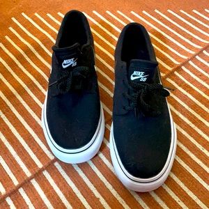 NWOT Nike SB Sneaker